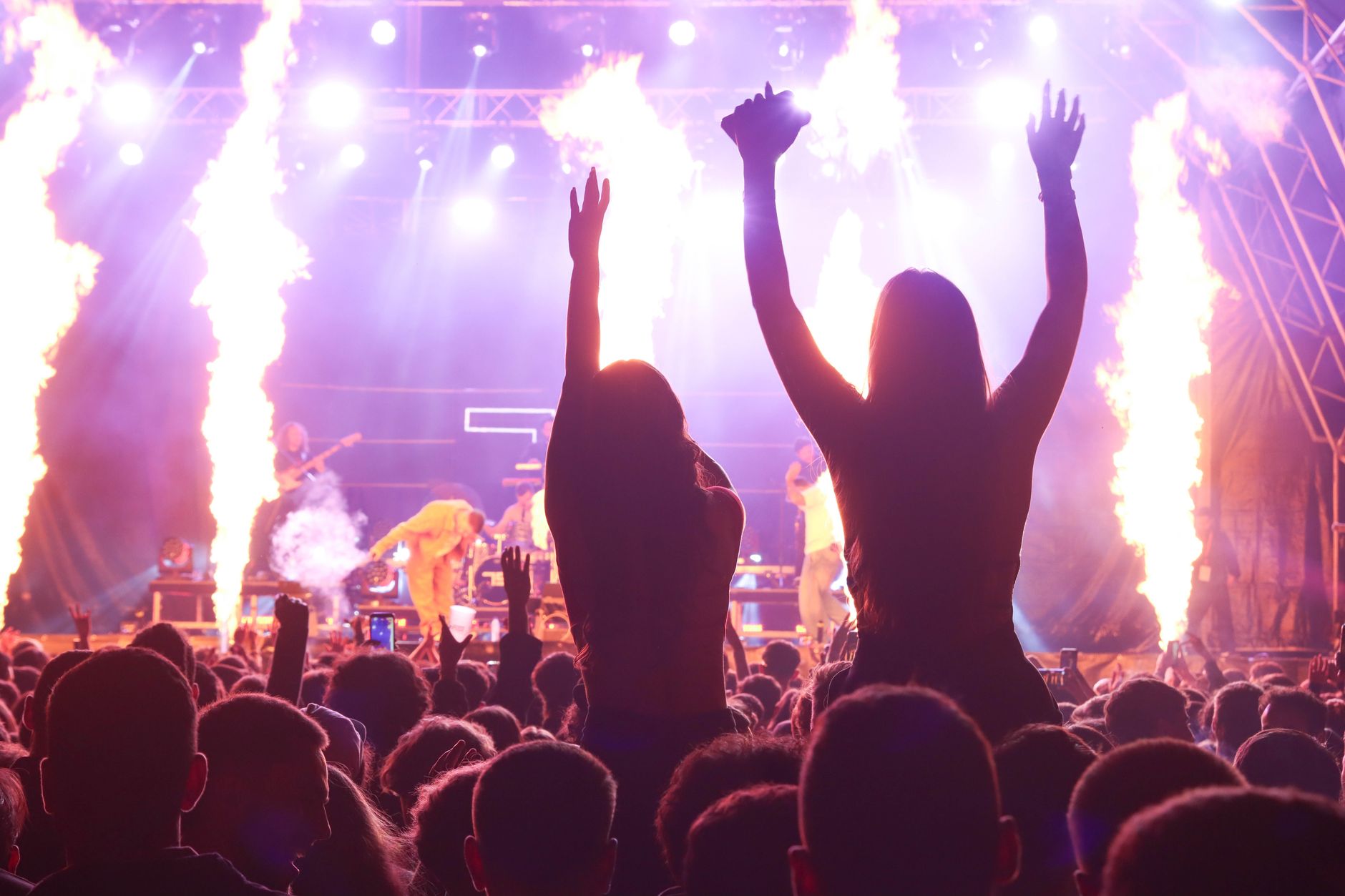 AClear Guide to Obituaries in Hampshire for Fans of Entertainment