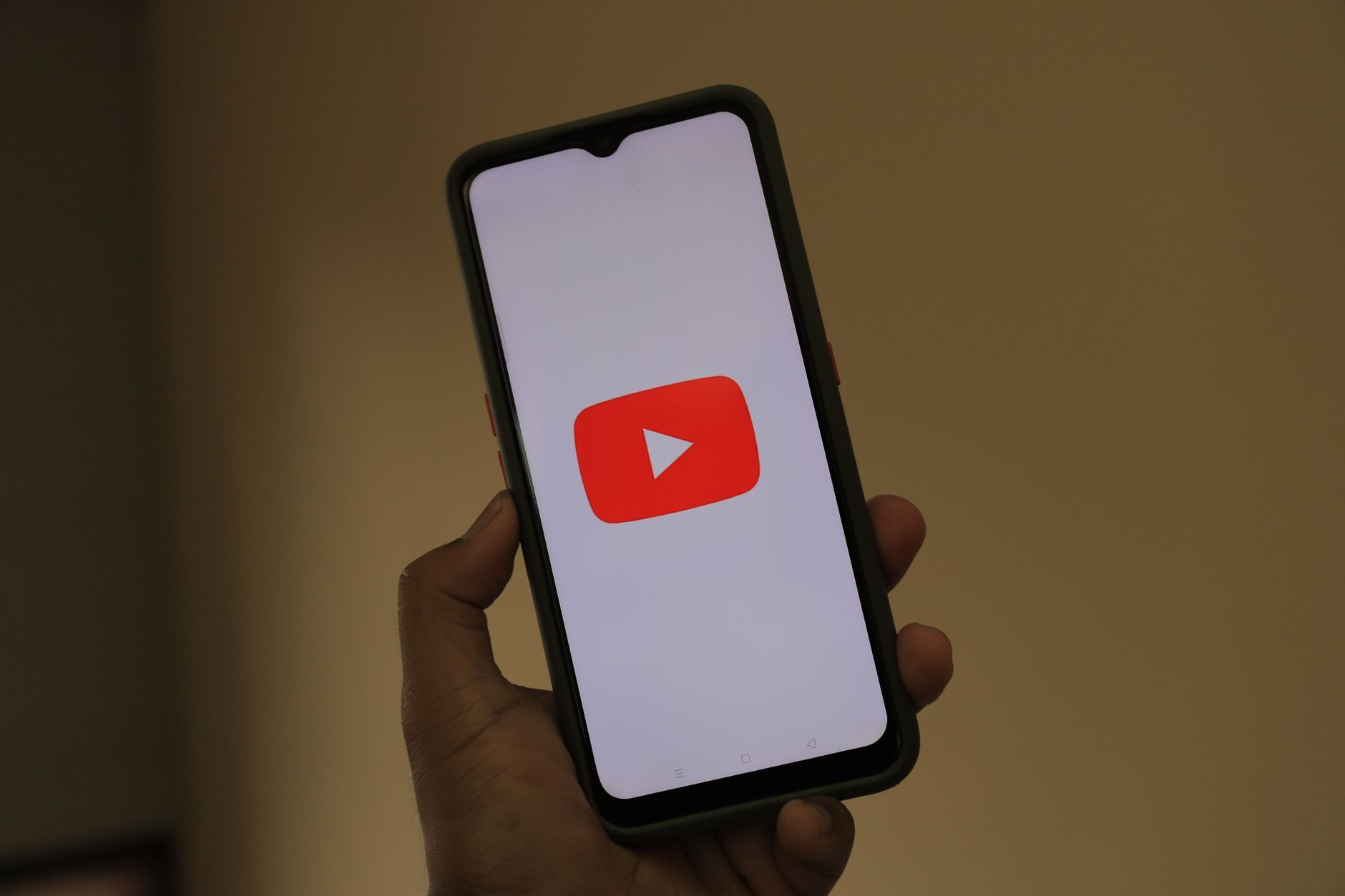 How to choose a YouTube downloads hub for fans and creators