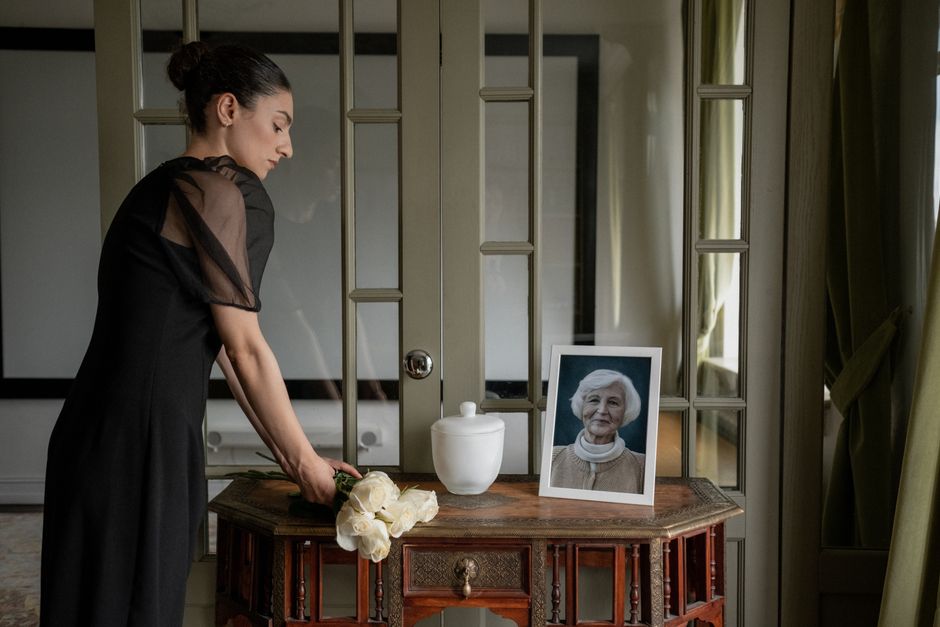 How obituaries influence entertainment coverage